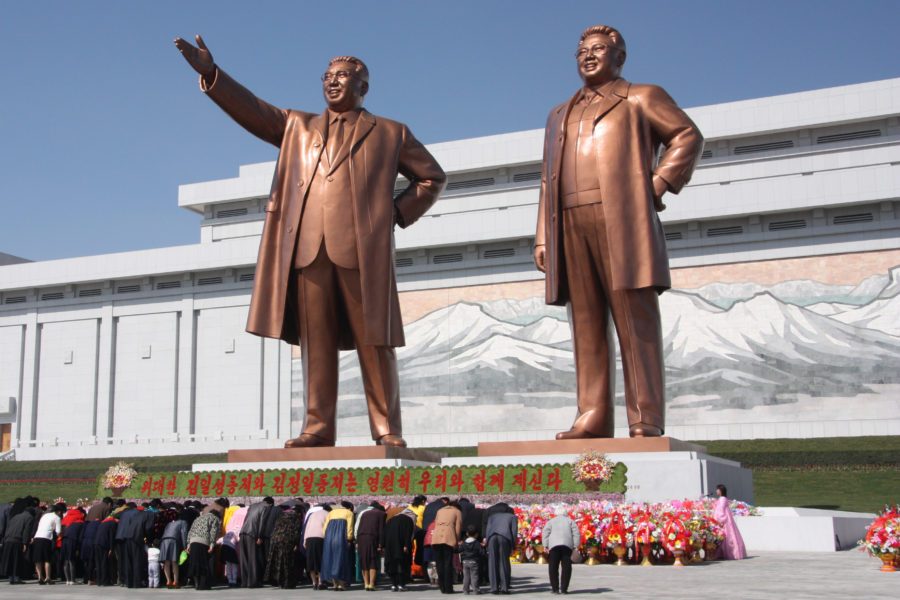 Statues+of+Kim+Il+Sung+and+Kim+Jong+Il