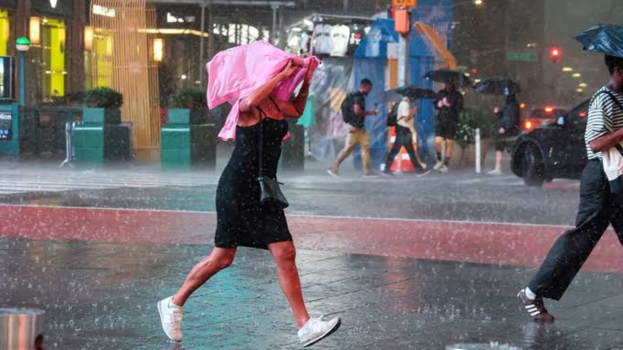 Dangerous Weekend Weather Takes Shape as Hawaii and the Northeast Brace for Major Storms