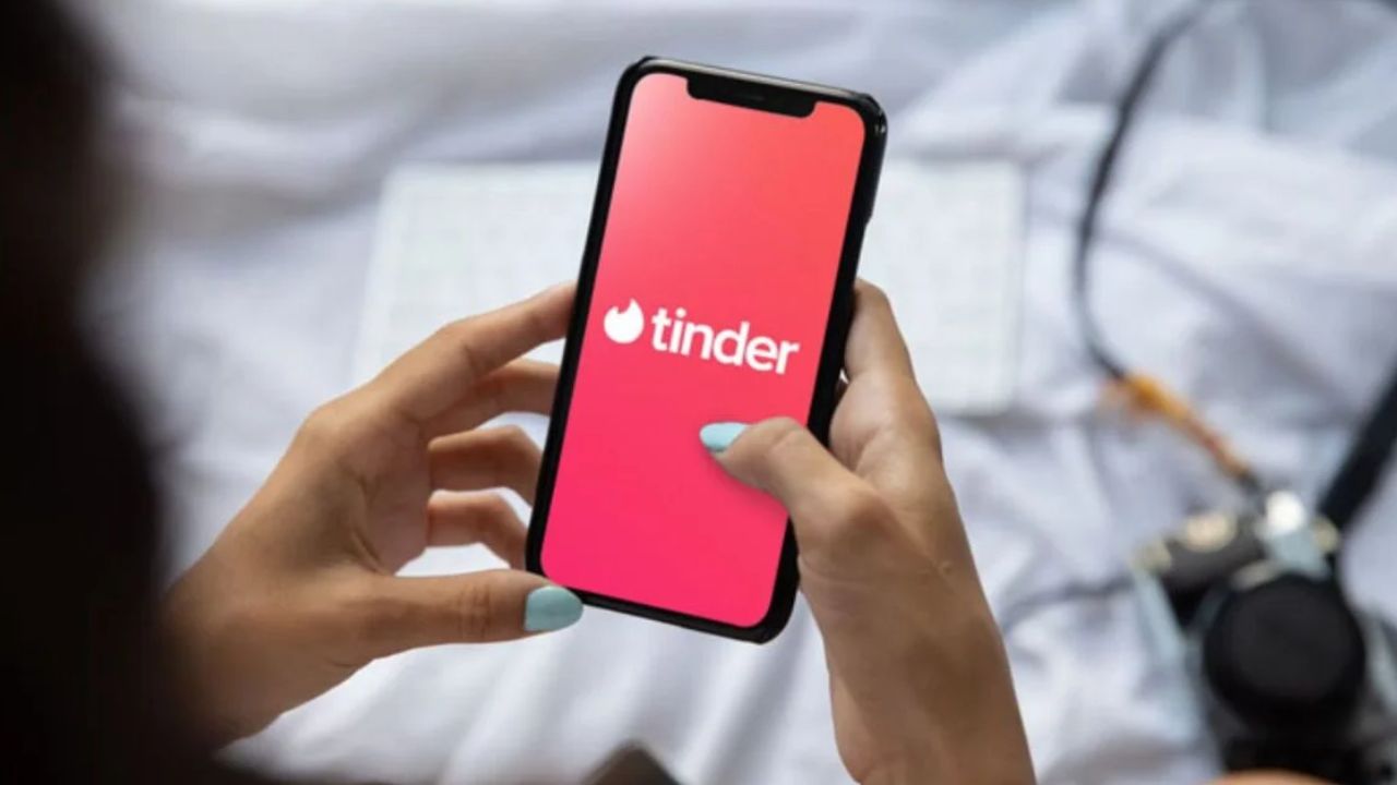 Man Says Tinder Date Stole His $37,000 Rolex After Night at Miami High-Rise, Police Say