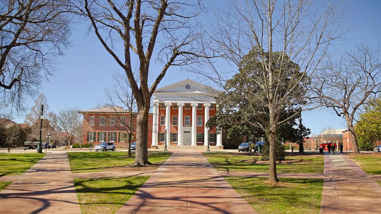 Two Ole Miss Students Found Dead in Separate Incidents as Kratom Is Discovered at Both Scenes