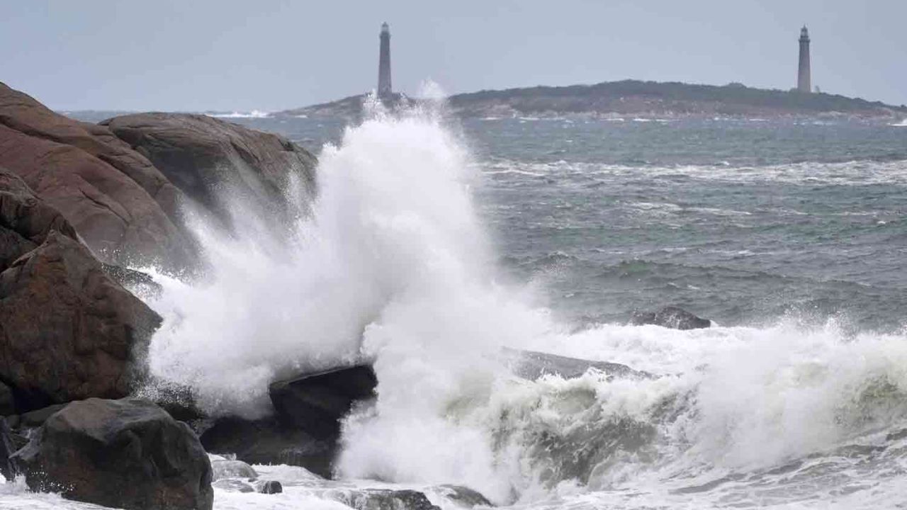 60 MPH Wind Gusts and 6-Foot Coastal Tides Possible as Nor’easter Strengthens Near the East Coast
