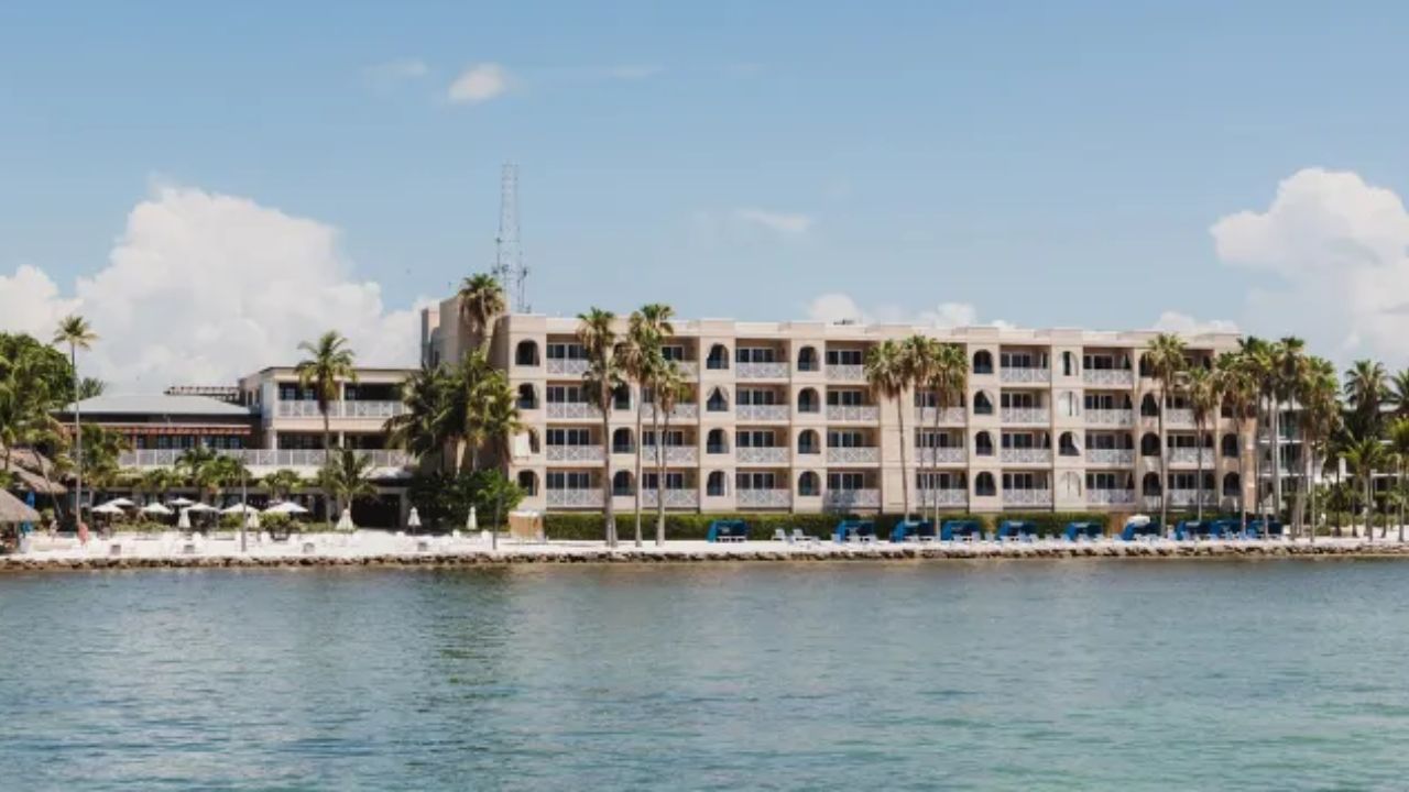 Florida Man Charged After Allegedly Charging $2,400 in Resort Expenses to Stranger’s Room
