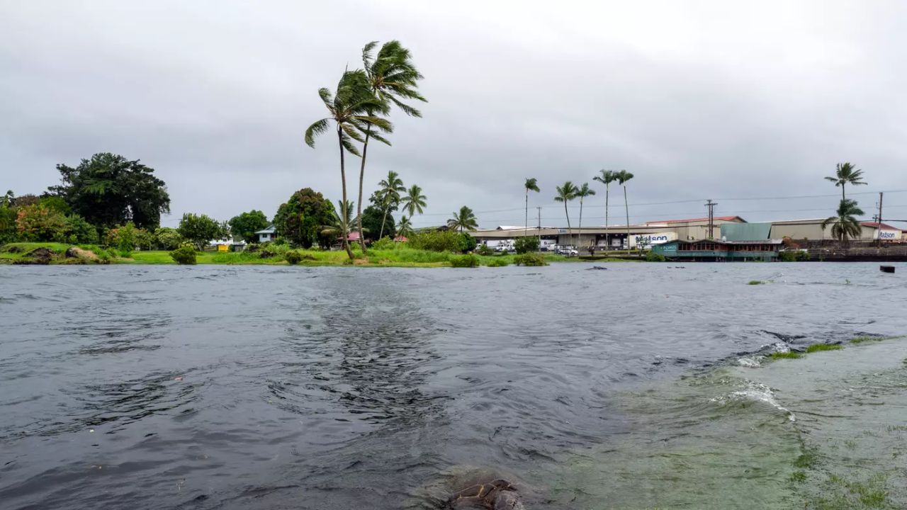 Hawaii Faces Up to 8 Inches of Rain as Tropical Storm Olana Weakens Ahead of Halloween