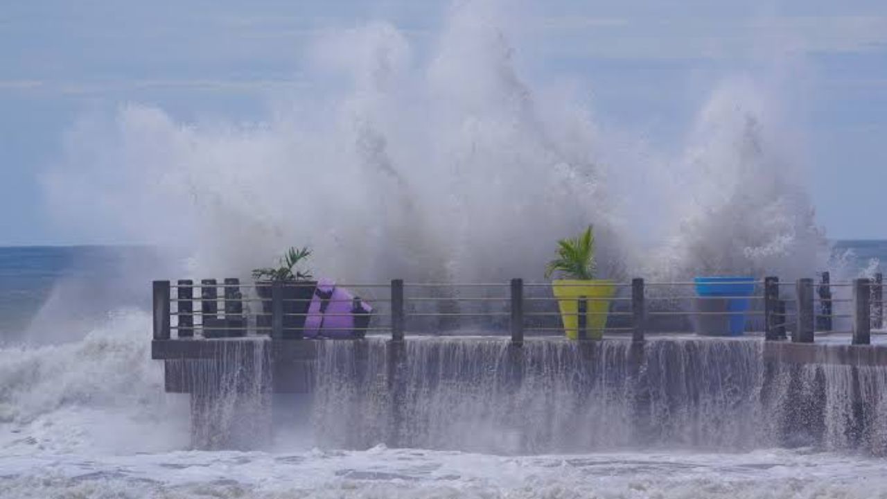 Hurricane Rachel Threatens California Coast With Huge Waves as Southwest Flood Risk Grows